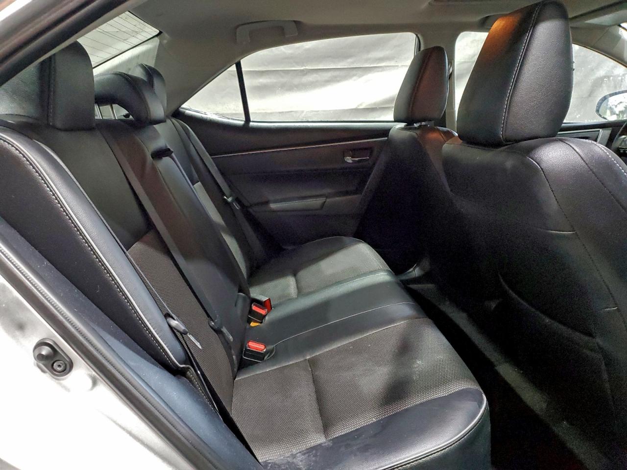 Toyota Corolla L Image 10