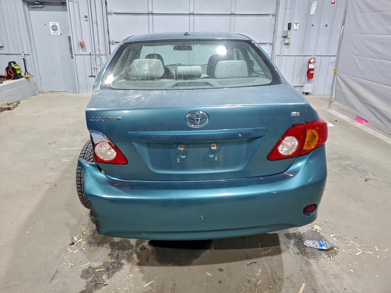 Toyota Corolla Base Image 8