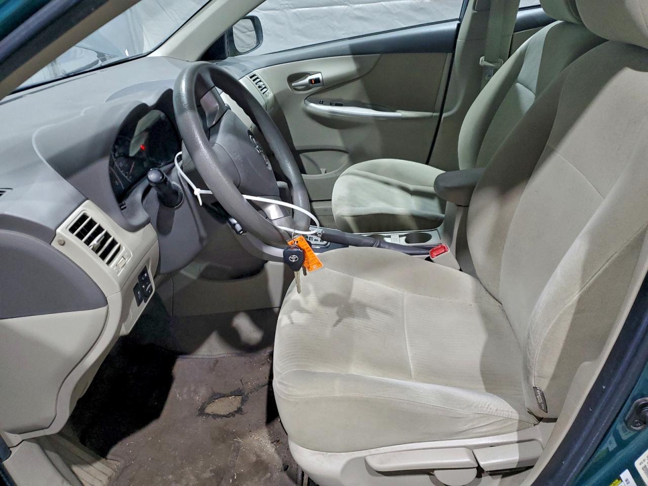 Toyota Corolla Base Image 6