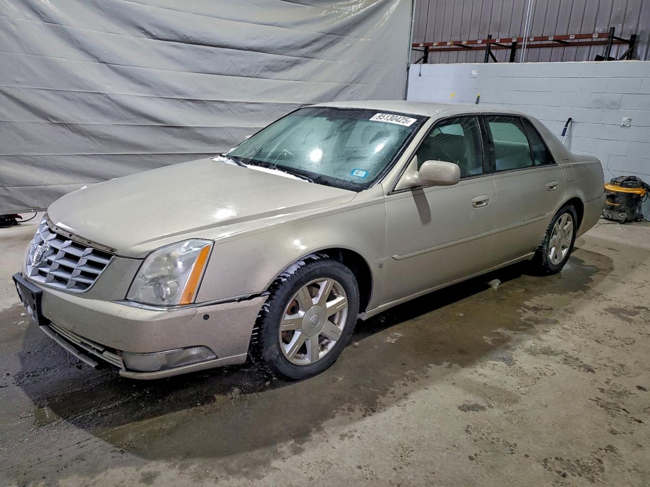 Cadillac DTS Image 1