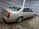 Cadillac DTS Image 3