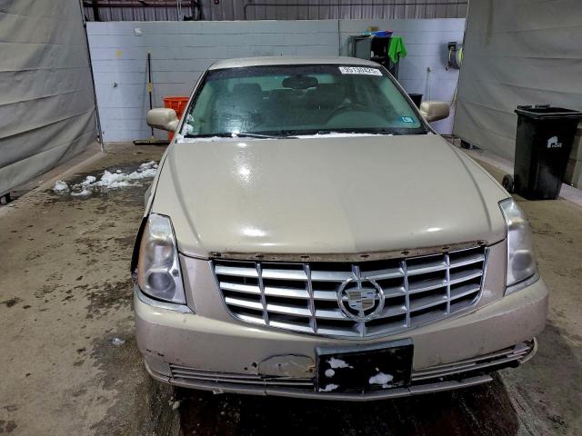 Cadillac DTS Image 6