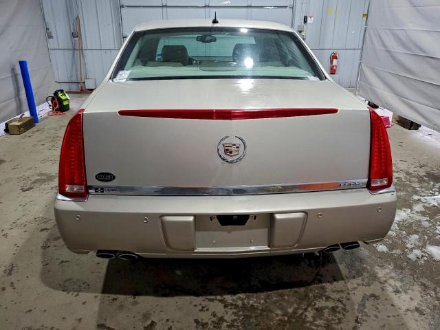 Cadillac DTS Image 4