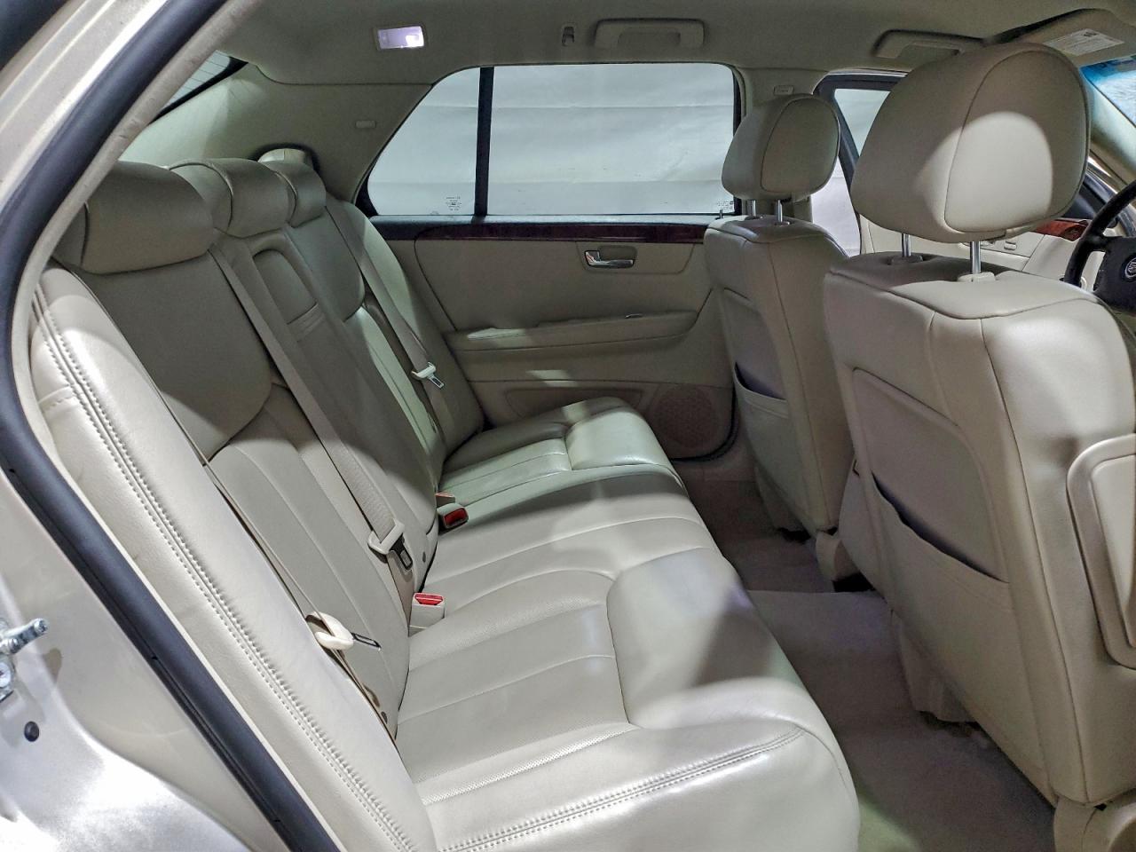 Cadillac DTS Image 5