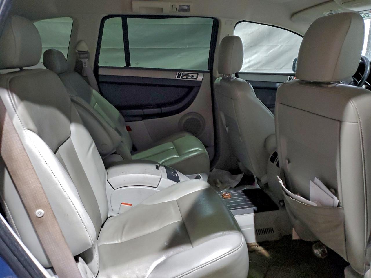 Chrysler Pacifica Touring Image 3