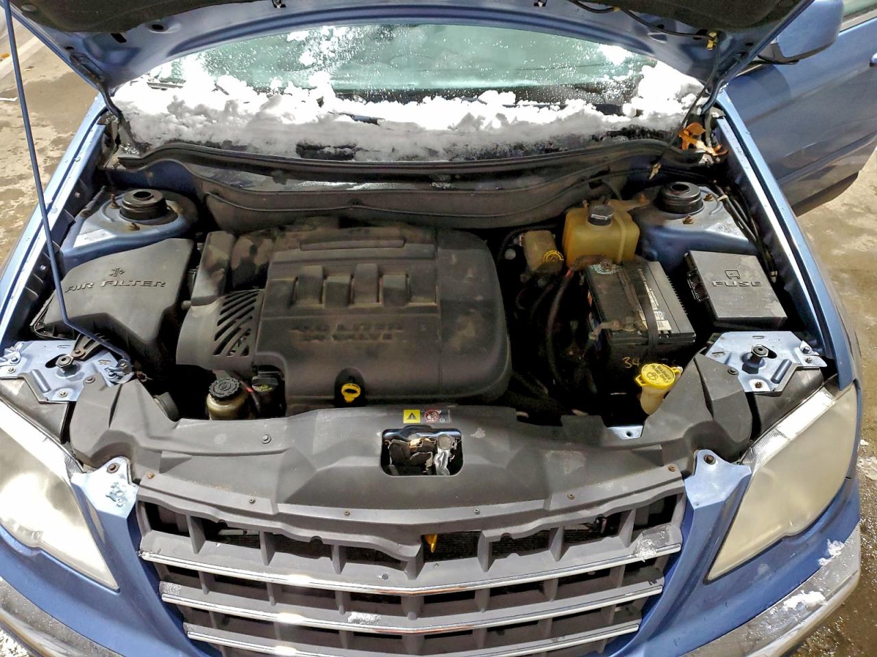 Chrysler Pacifica Touring Image 2