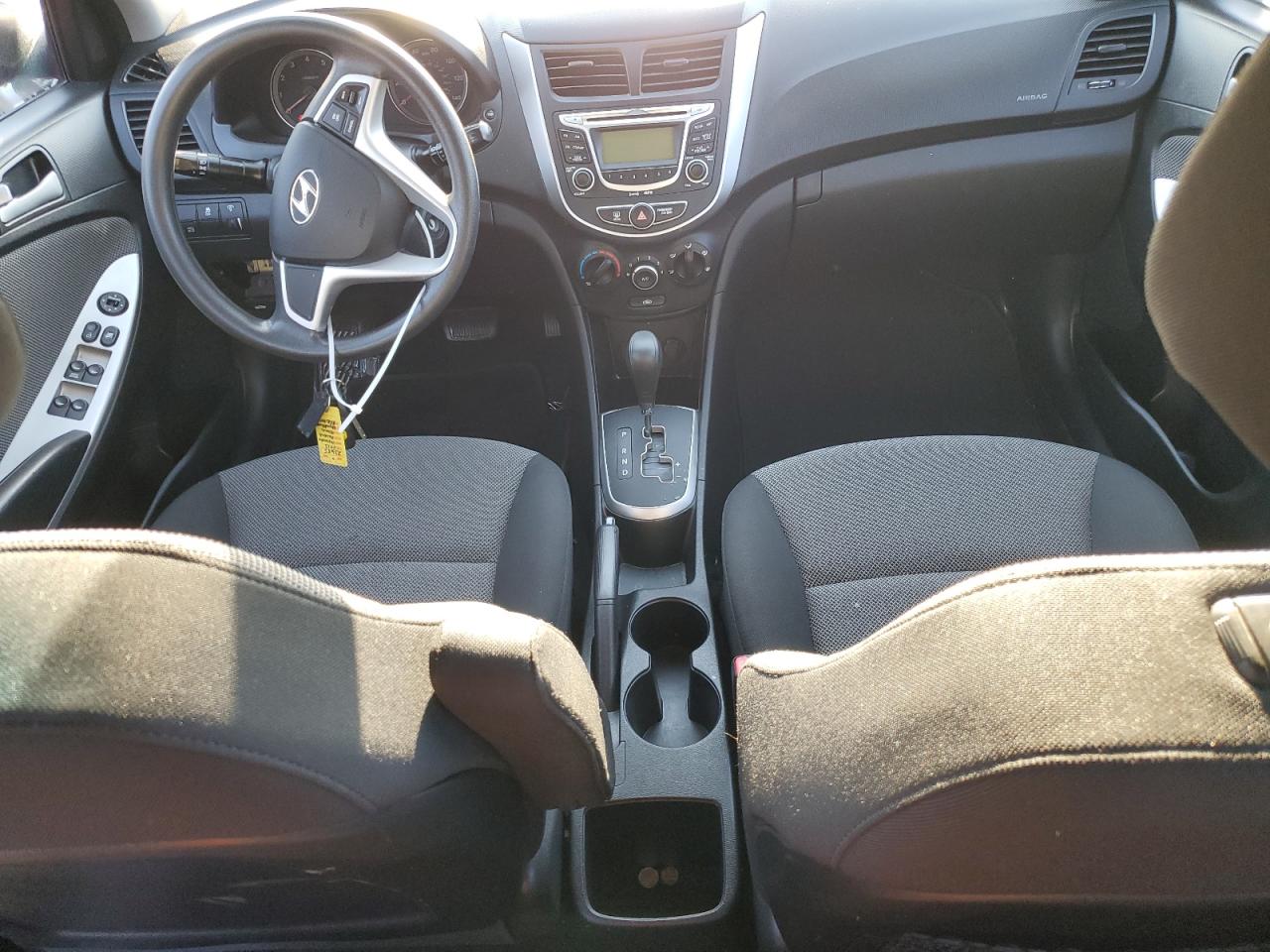 Hyundai ACCENT Gls Image 10