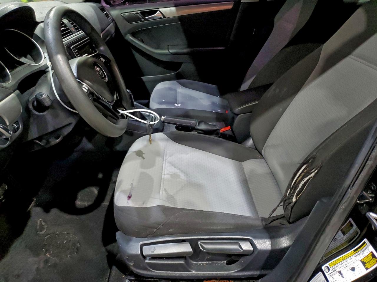 Volkswagen Jetta S Image 2