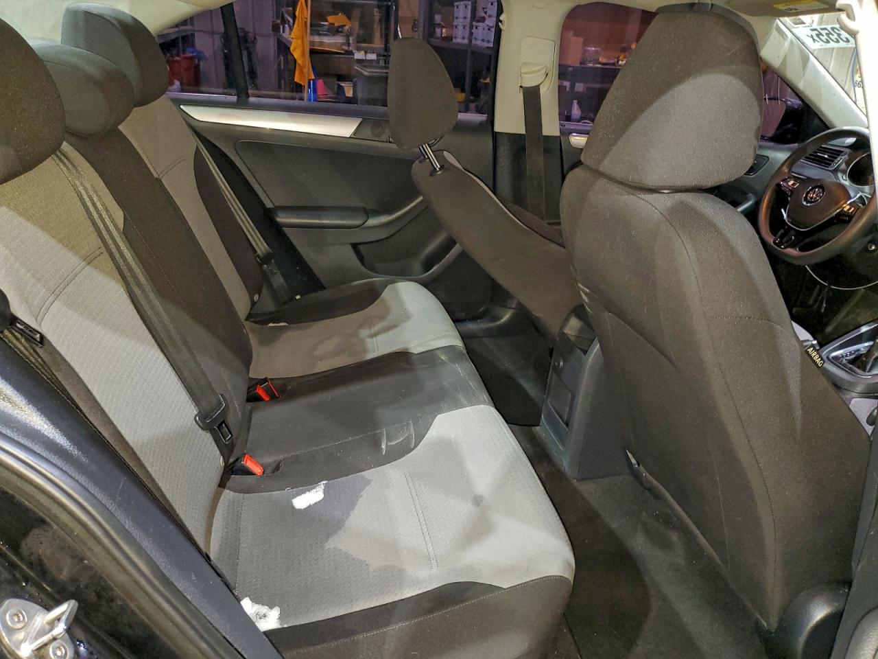 Volkswagen Jetta S Image 8