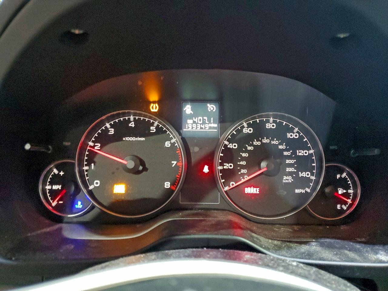 Subaru Legacy 2.5i Image 8