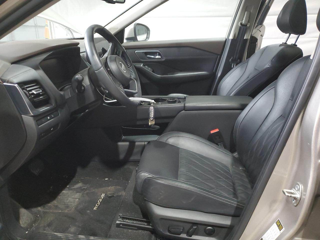 Nissan Rogue Platinum Image 4