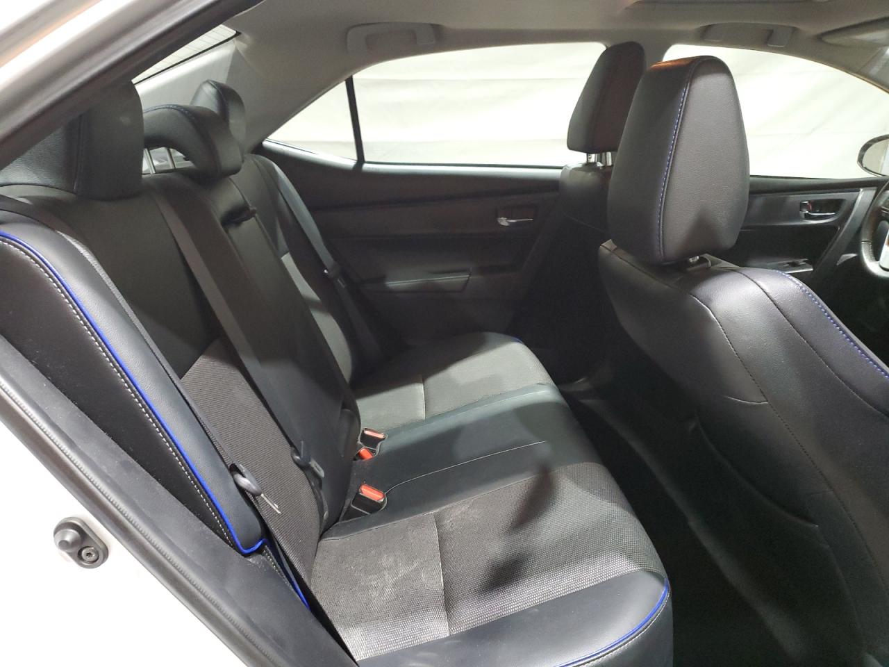 Toyota Corolla L Image 10