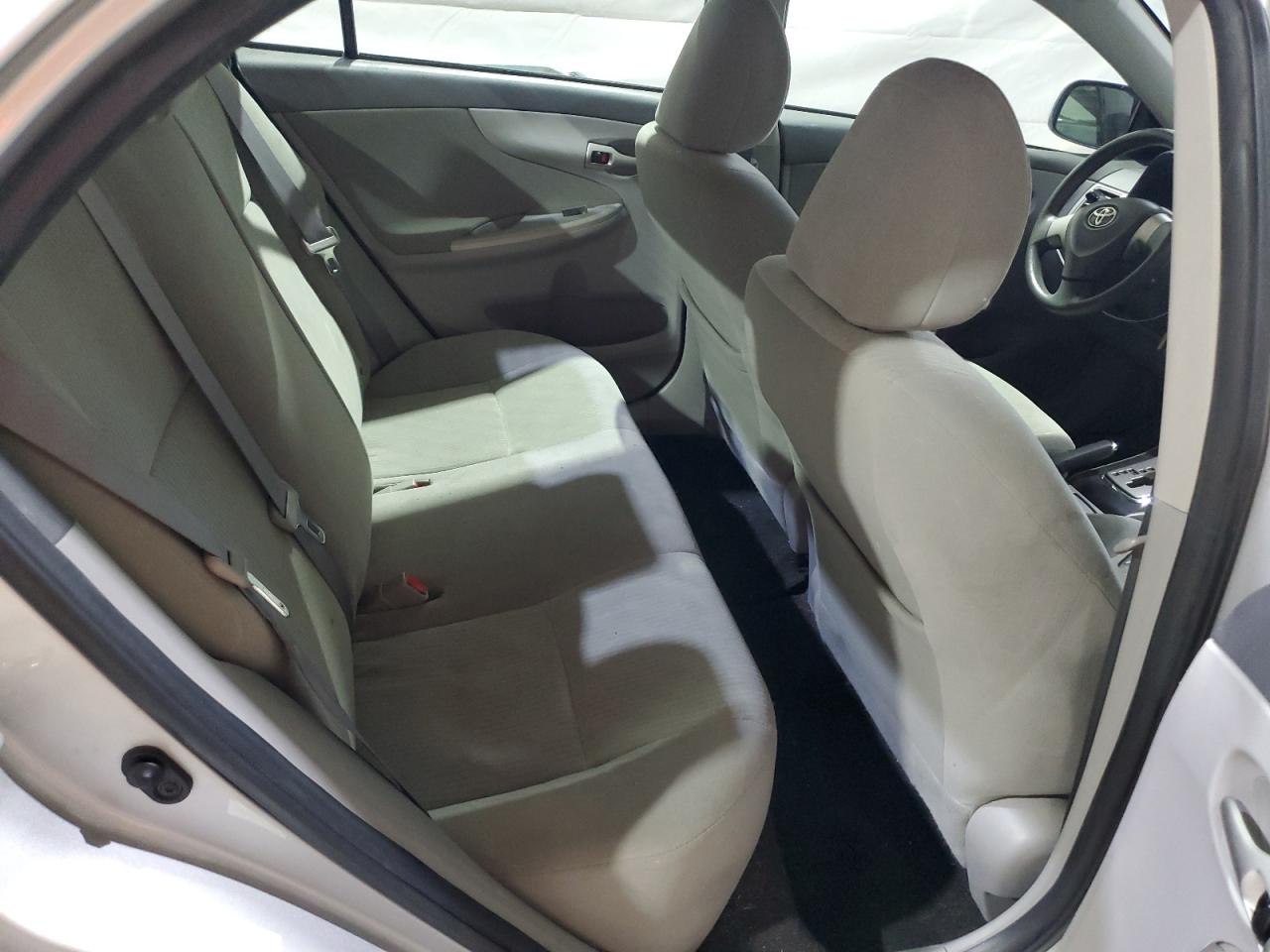 Toyota Corolla Base Image 4