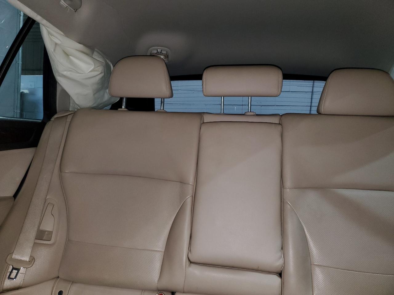 Subaru Outback 2.5i Limited Image 7