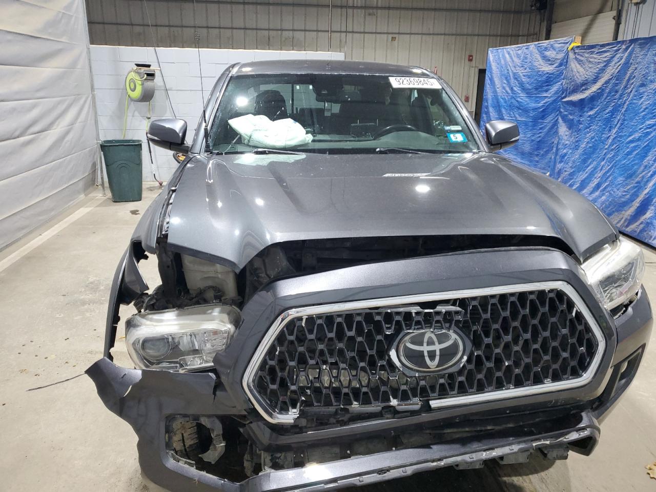 Toyota Tacoma Double Cab Image 3