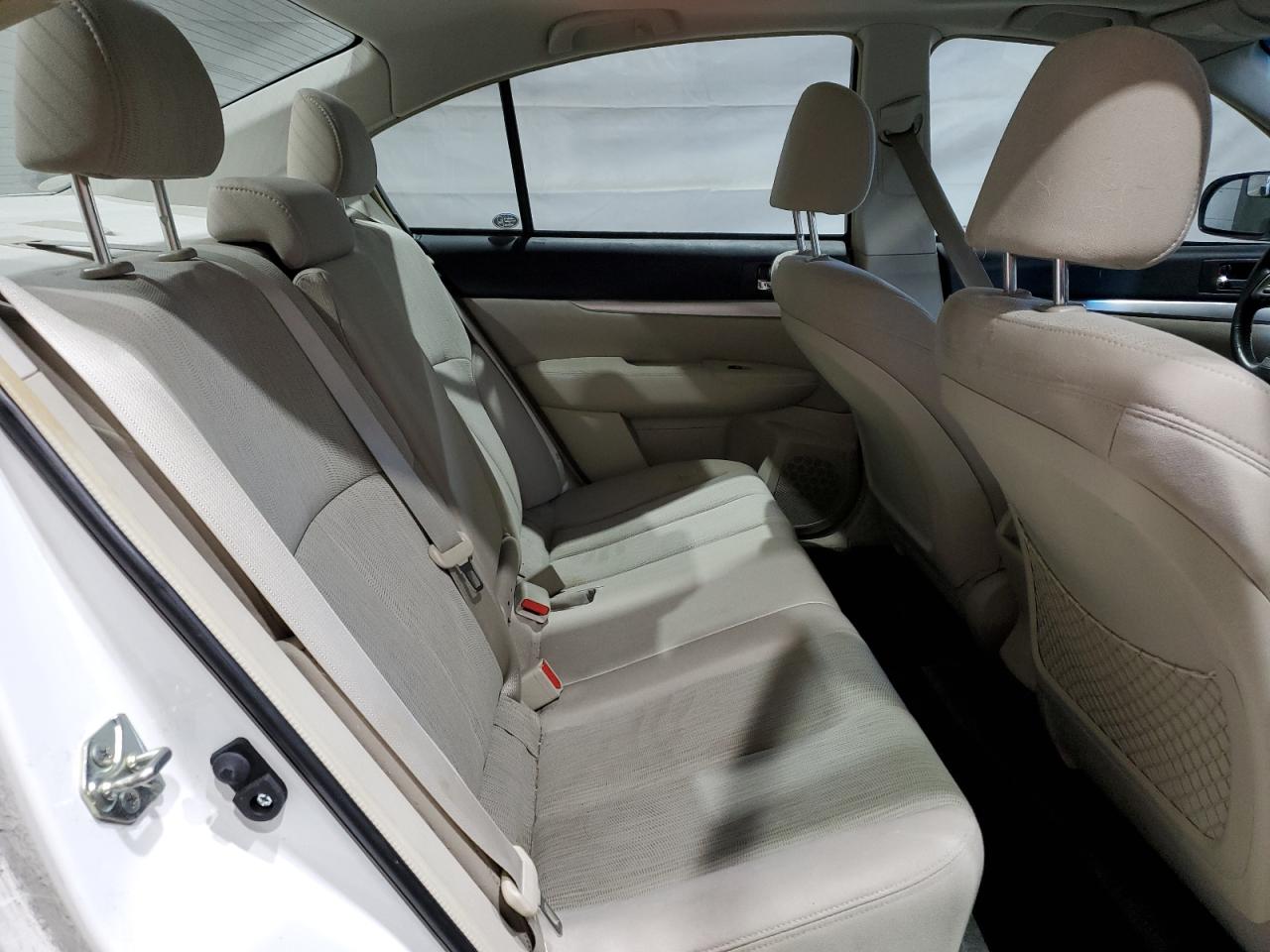 Subaru Legacy 2.5i Premium Image 6