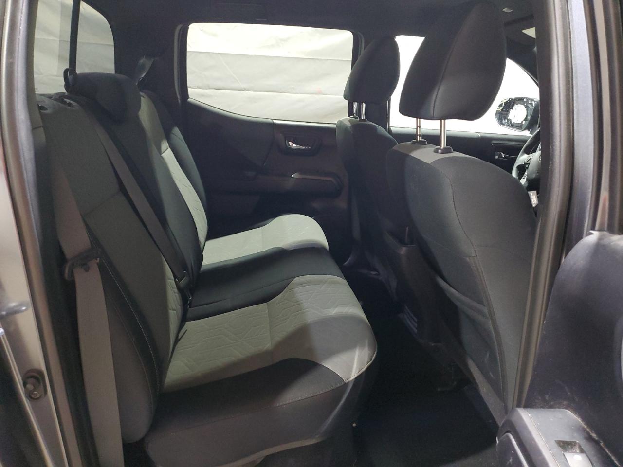 Toyota Tacoma Double Cab Image 7