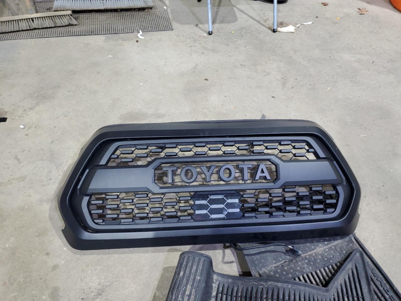 Toyota Tacoma Double Cab Image 10