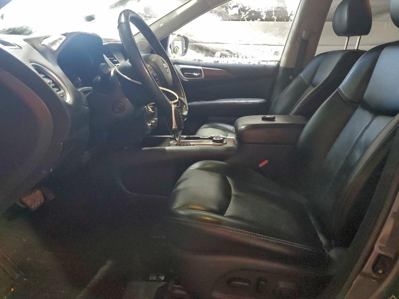 Nissan Pathfinder S Image 5