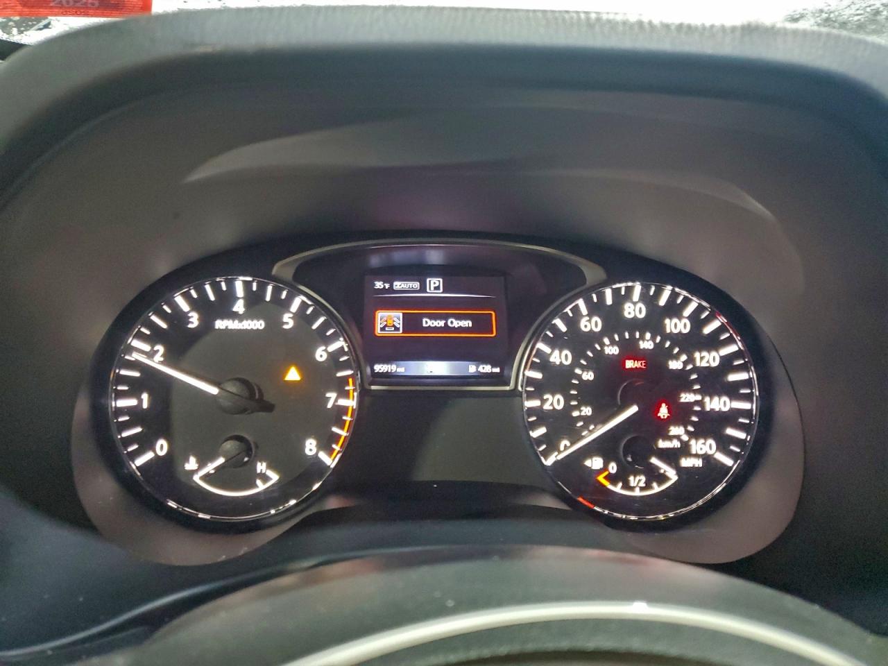 Nissan Pathfinder S Image 8