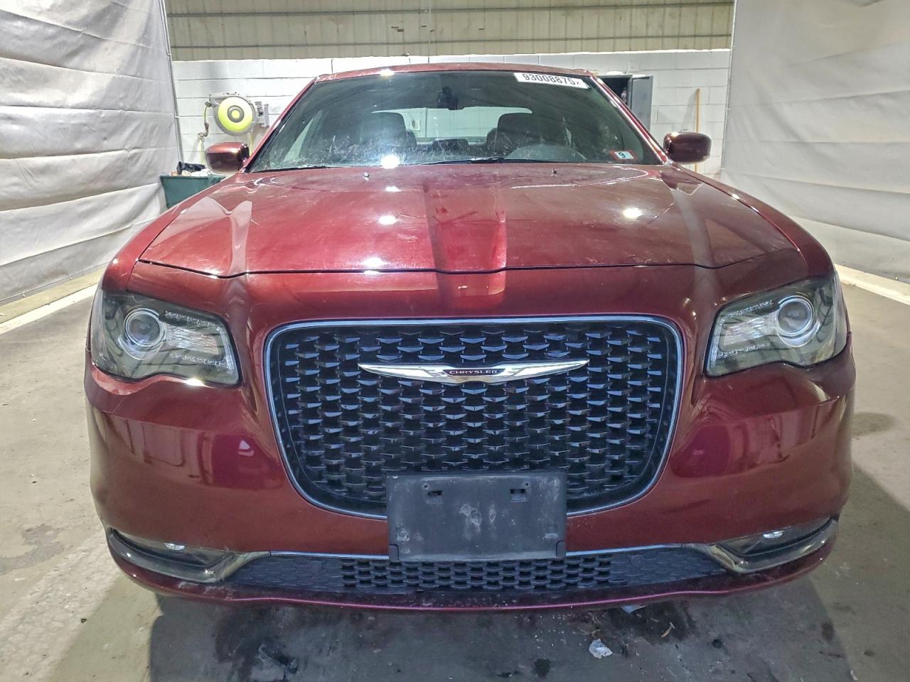 Chrysler 300 S Image 2
