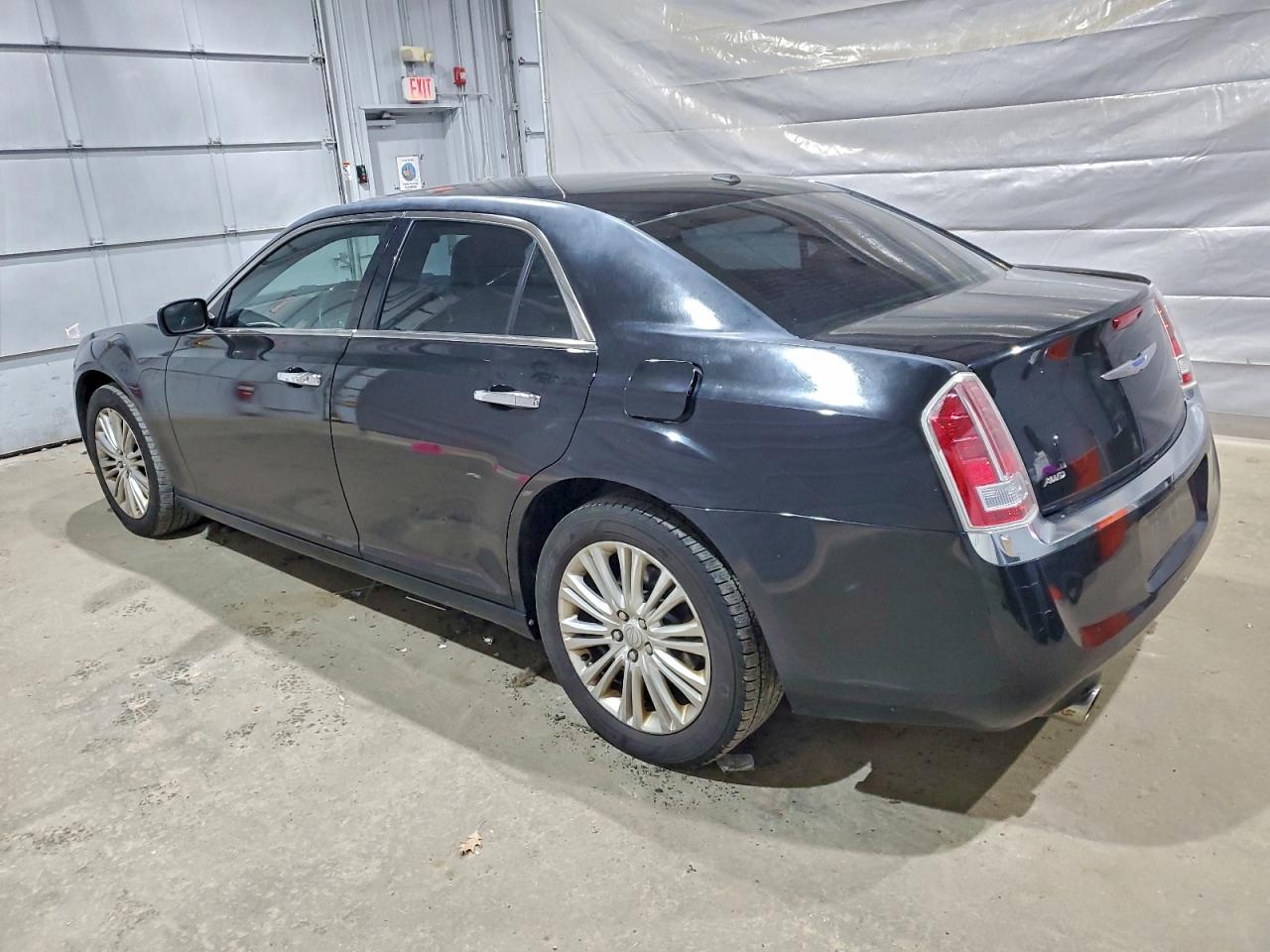 Chrysler 300 Image 11