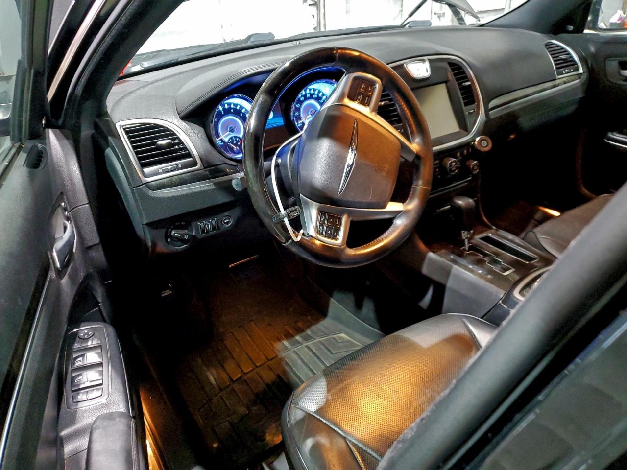 Chrysler 300 Image 6