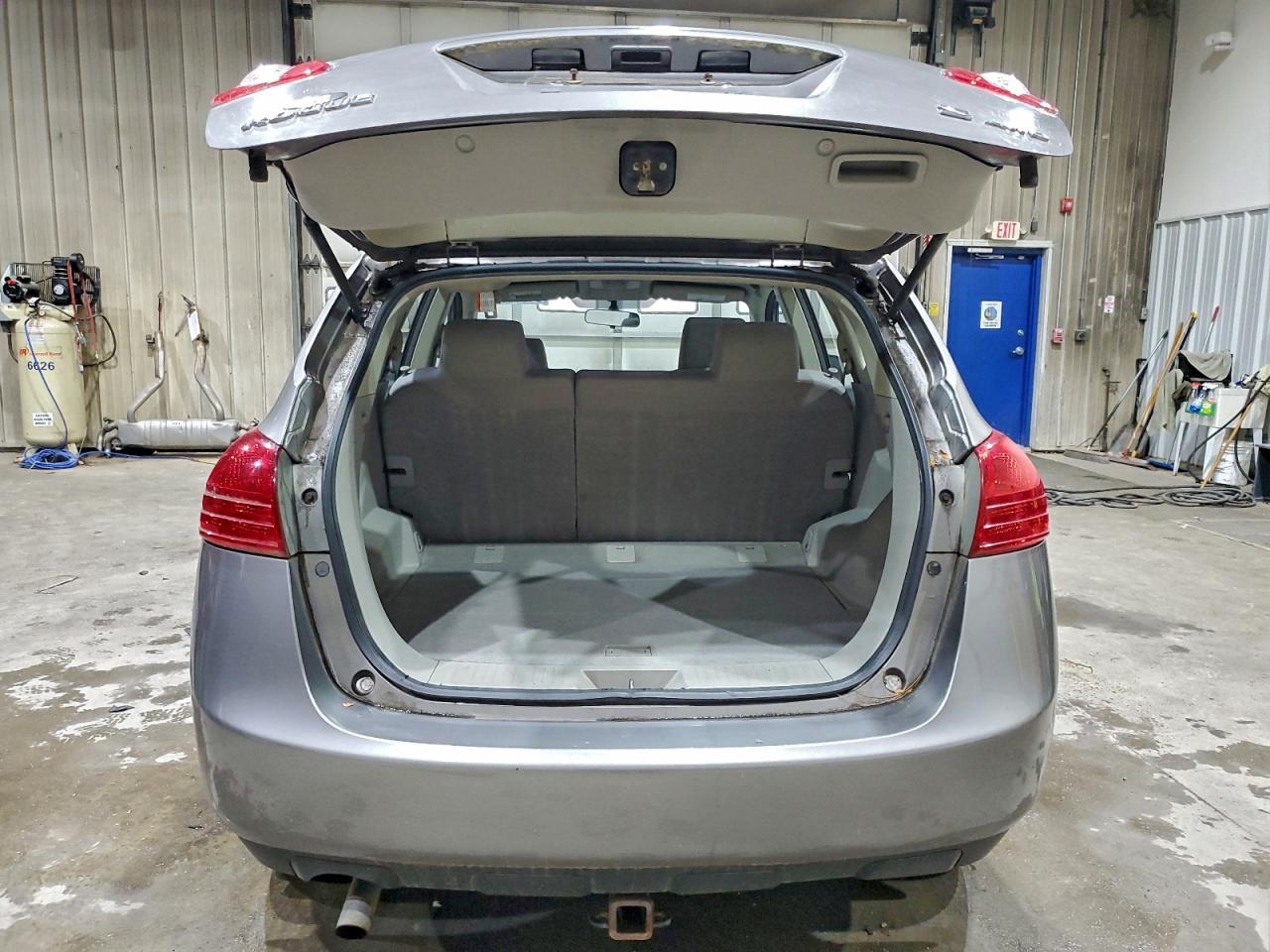 Nissan Rogue S Image 3