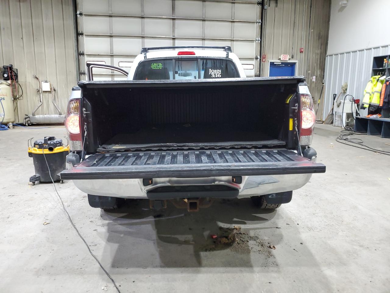 Toyota Tacoma Double Cab Long Bed Image 3