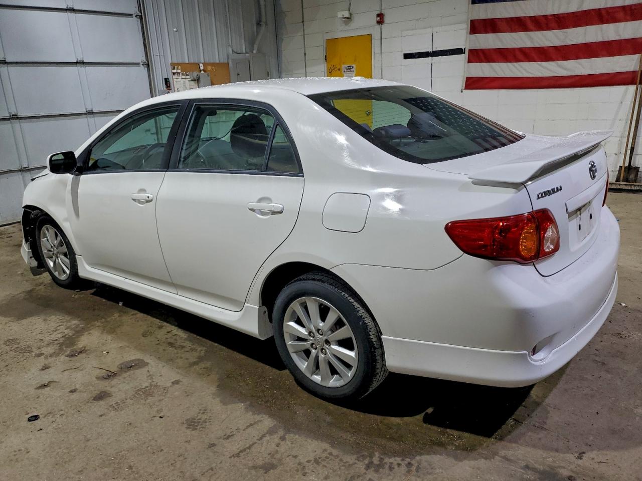 Toyota Corolla Base Image 2