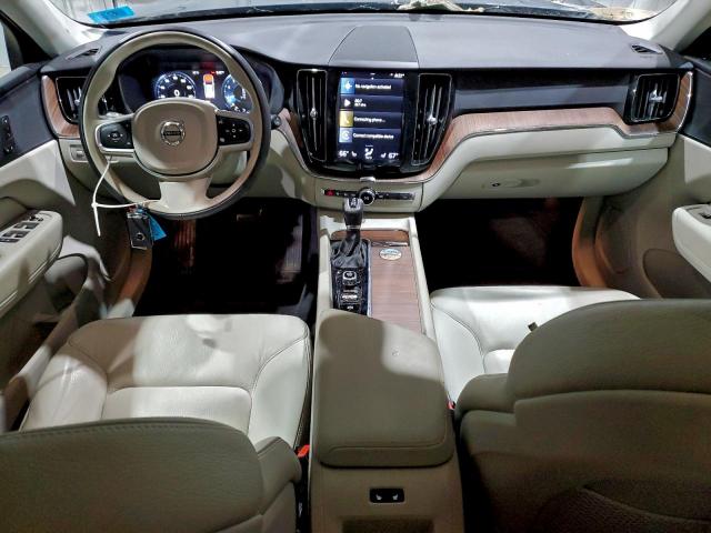 Volvo XC60 T5 Momentum Image 4