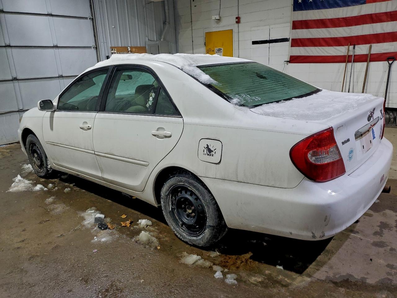 Toyota Camry Le Image 3