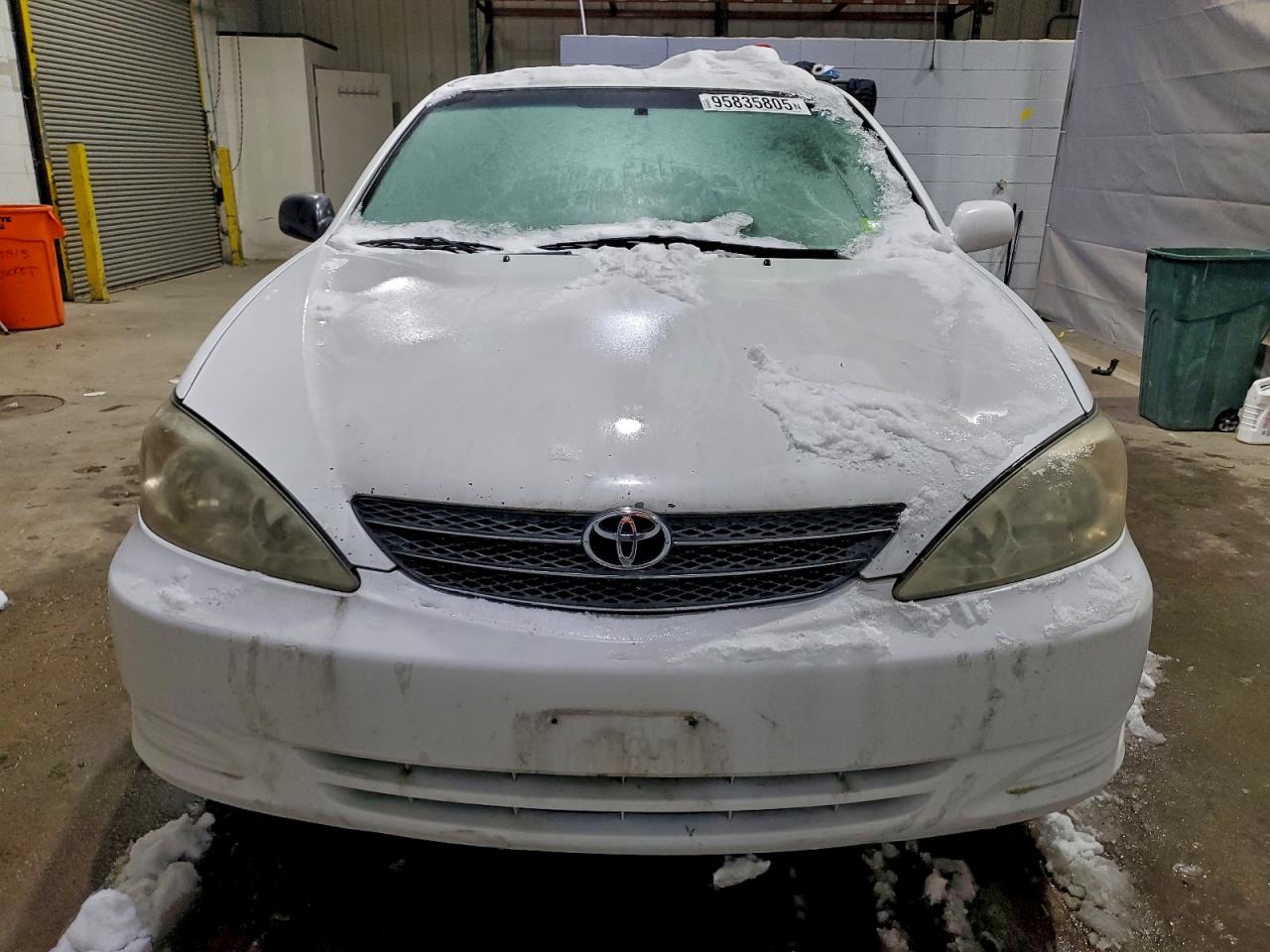 Toyota Camry Le Image 11