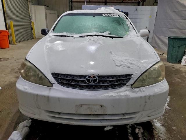 Toyota Camry Le Image 11