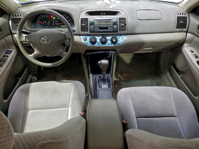 Toyota Camry Le Image 7