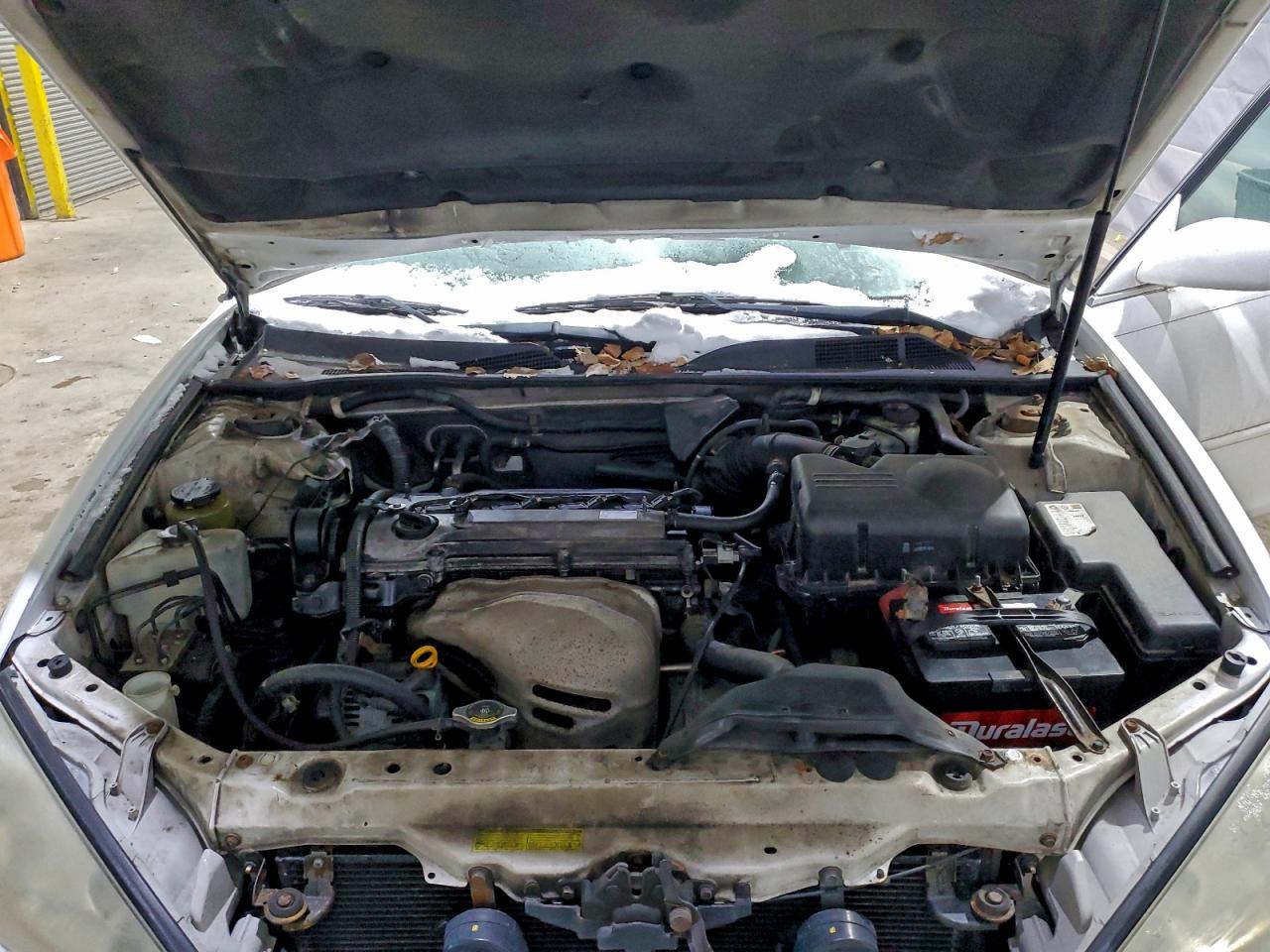 Toyota Camry Le Image 8