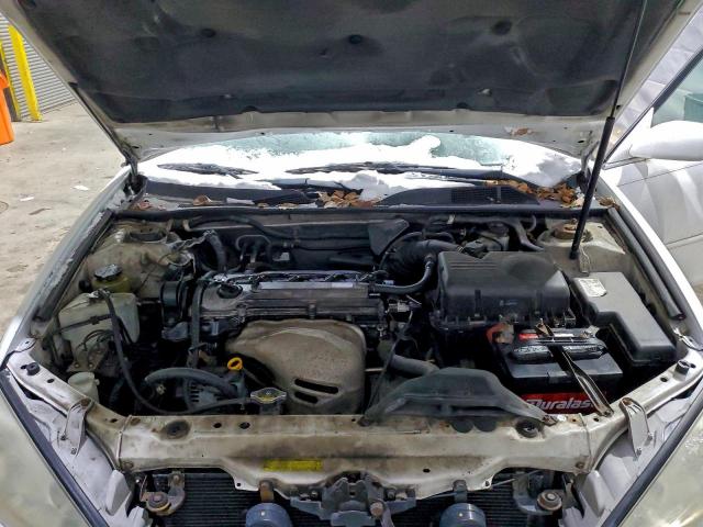 Toyota Camry Le Image 8