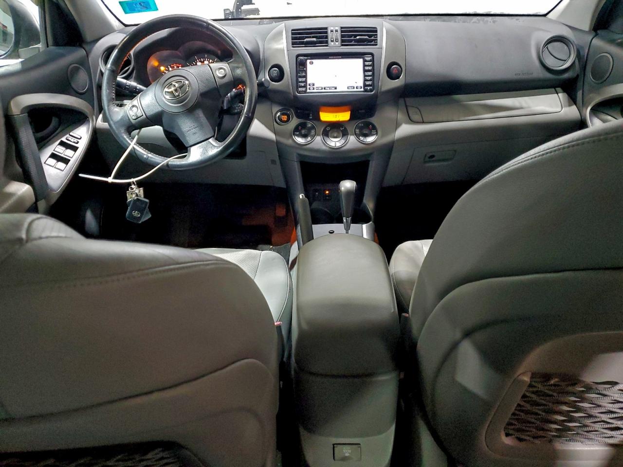 Toyota RAV4 Limited Image 12
