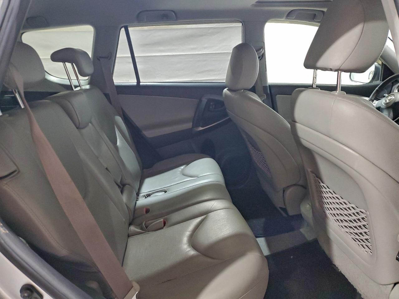 Toyota RAV4 Limited Image 13