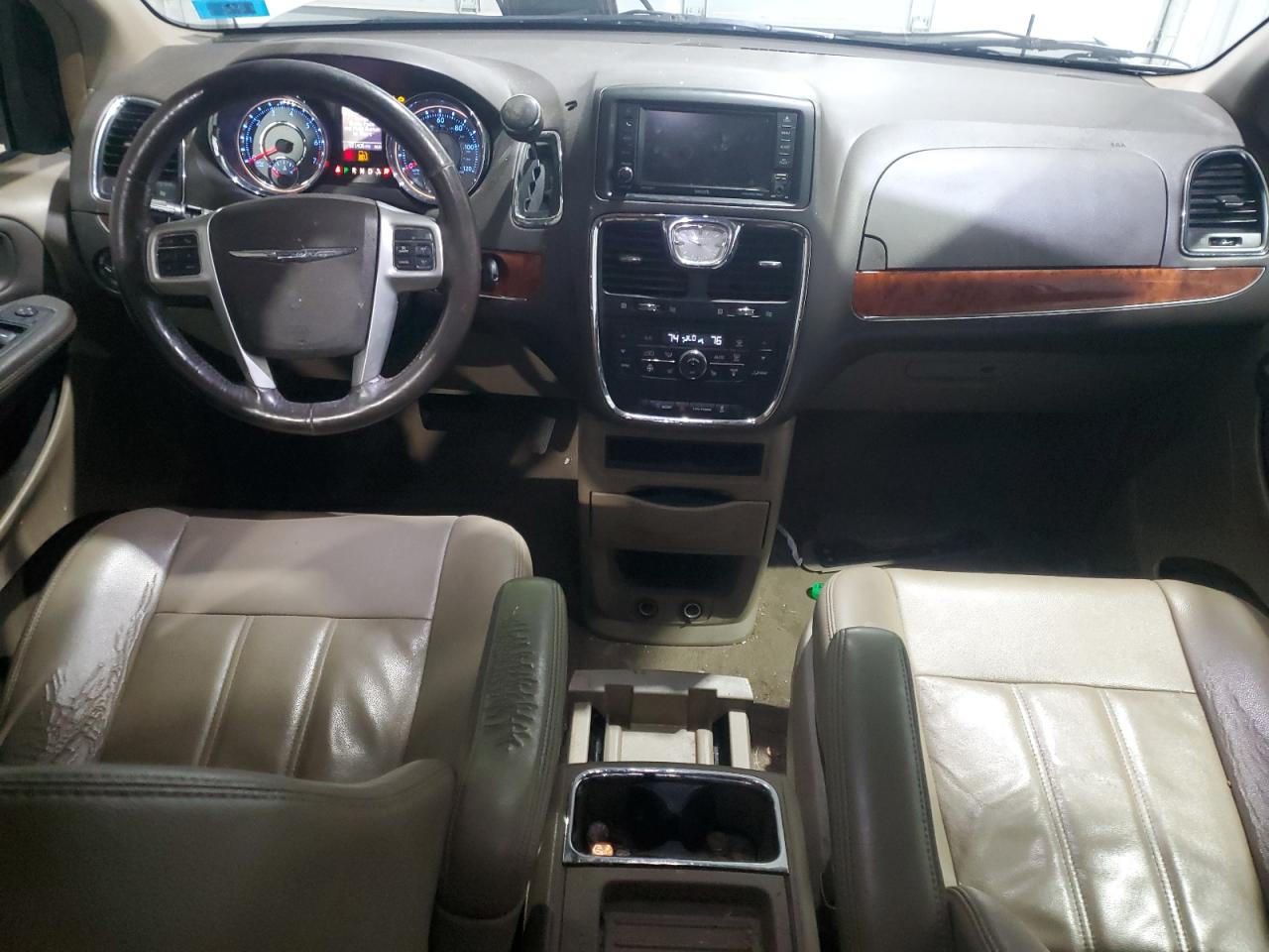 Chrysler Minivan Touring Image 8