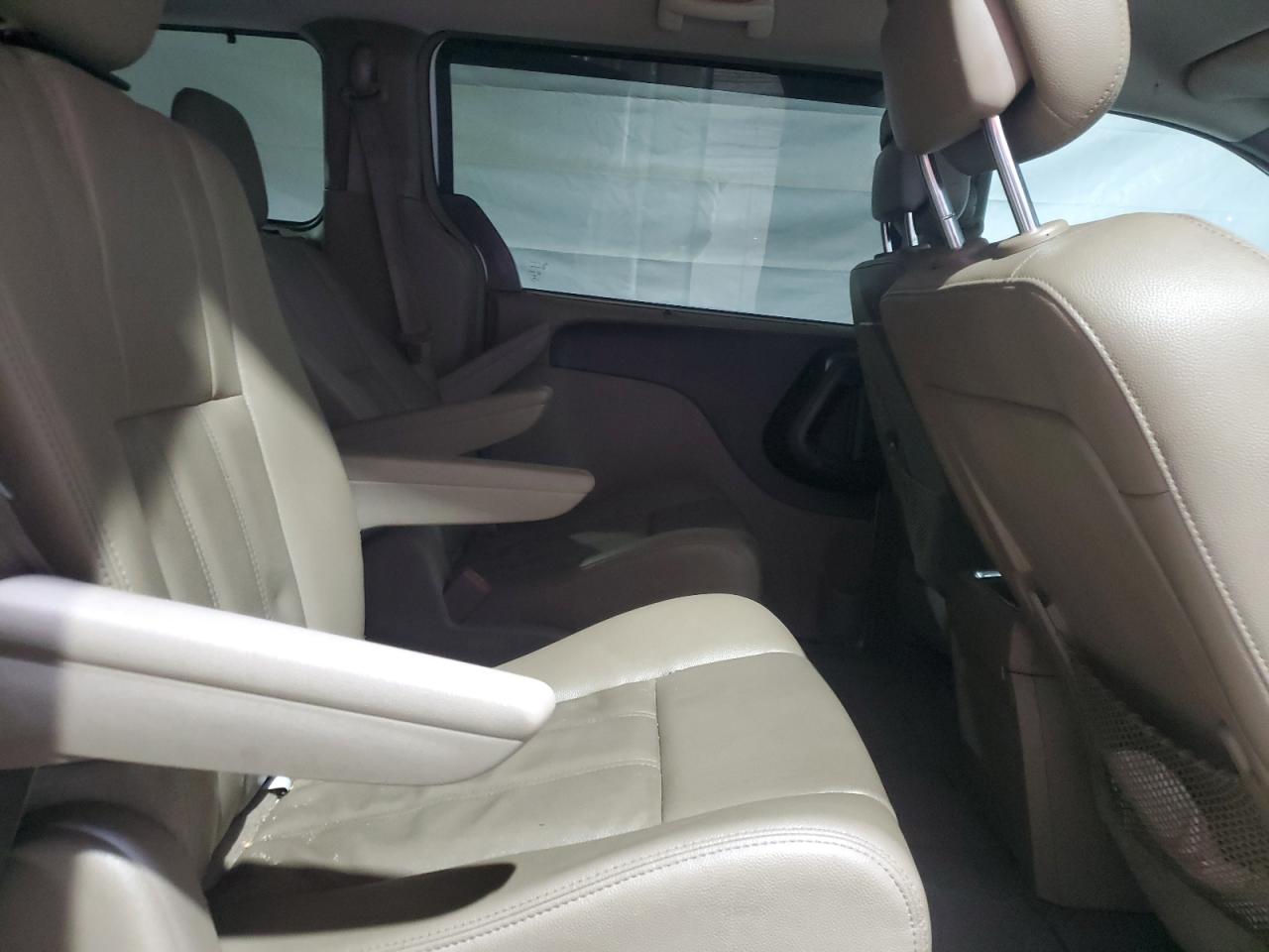 Chrysler Minivan Touring Image 12