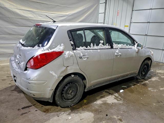 Nissan Versa S Image 3