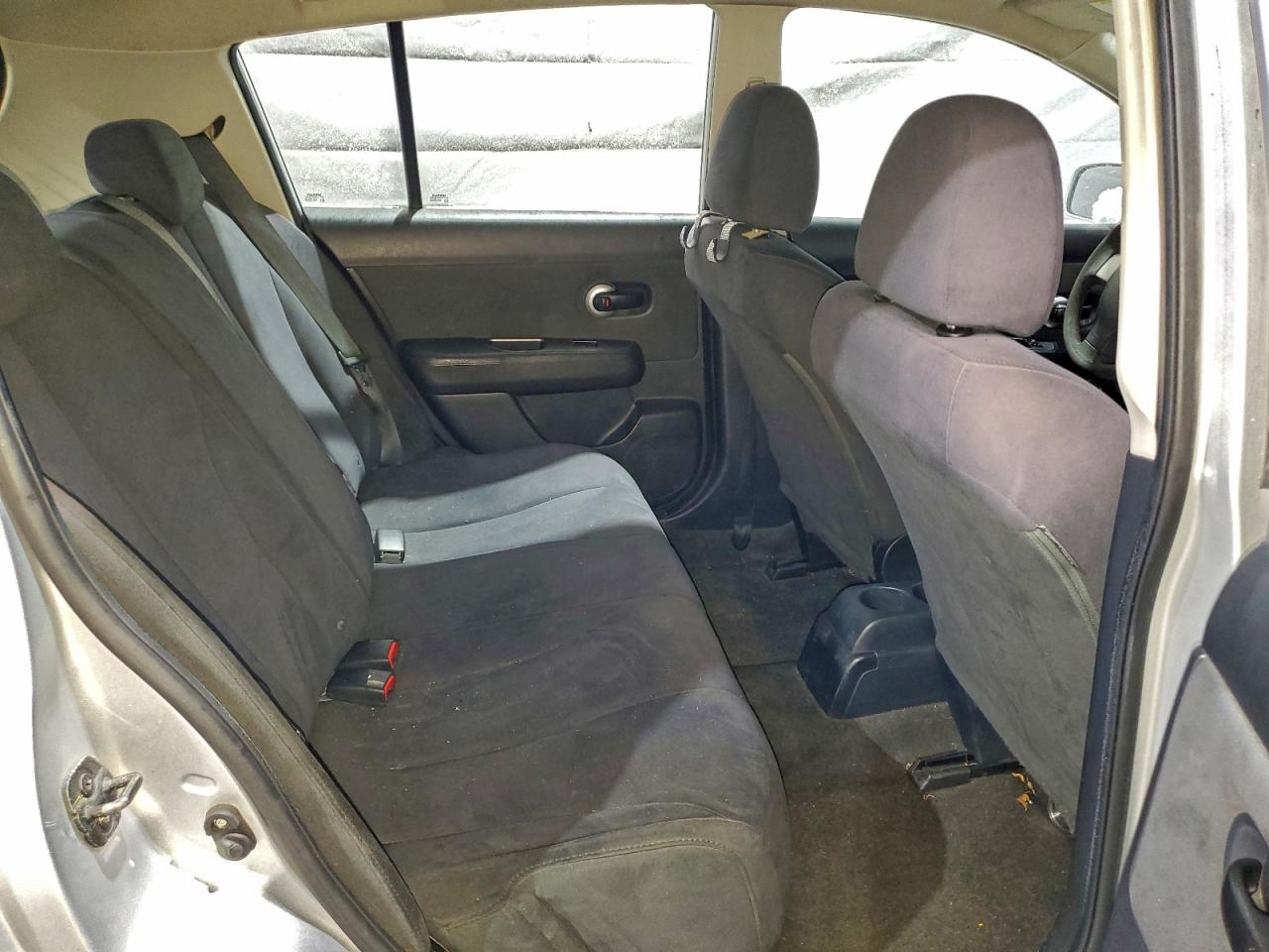 Nissan Versa S Image 11