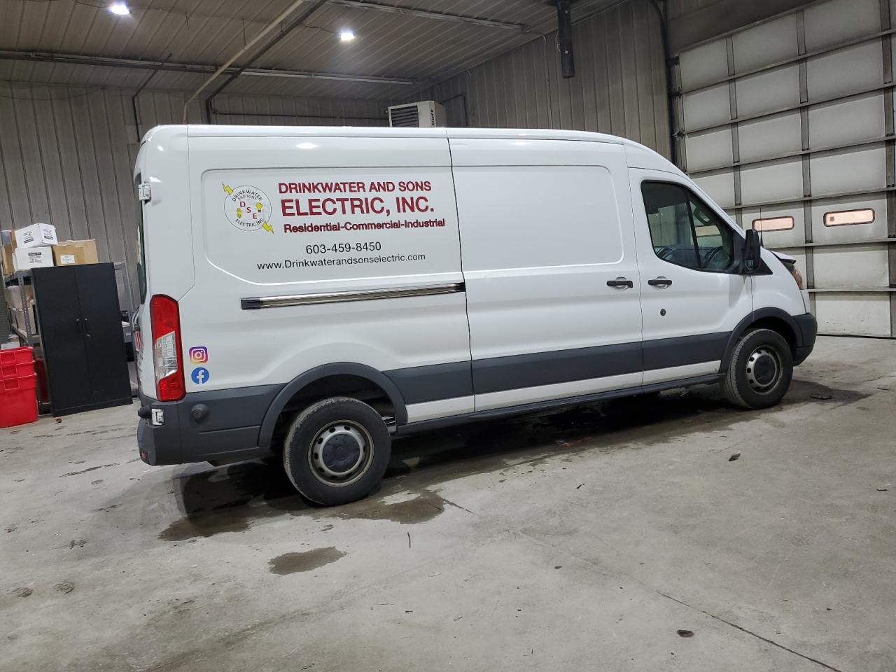 Ford Transit T-250 Image 4