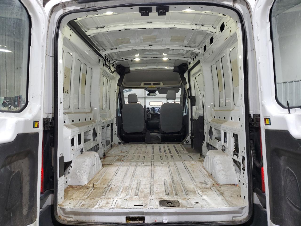 Ford Transit T-250 Image 7