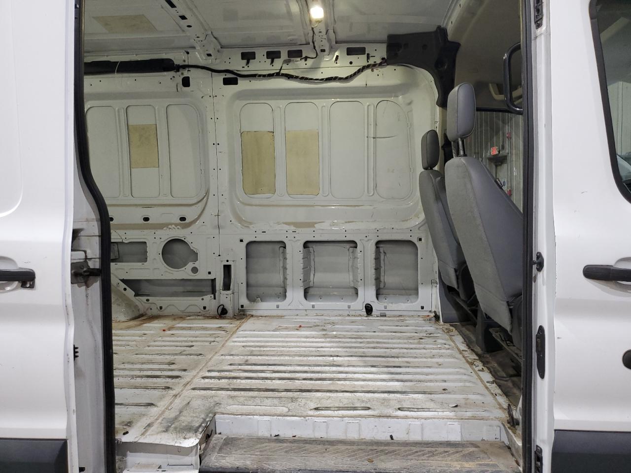 Ford Transit T-250 Image 10