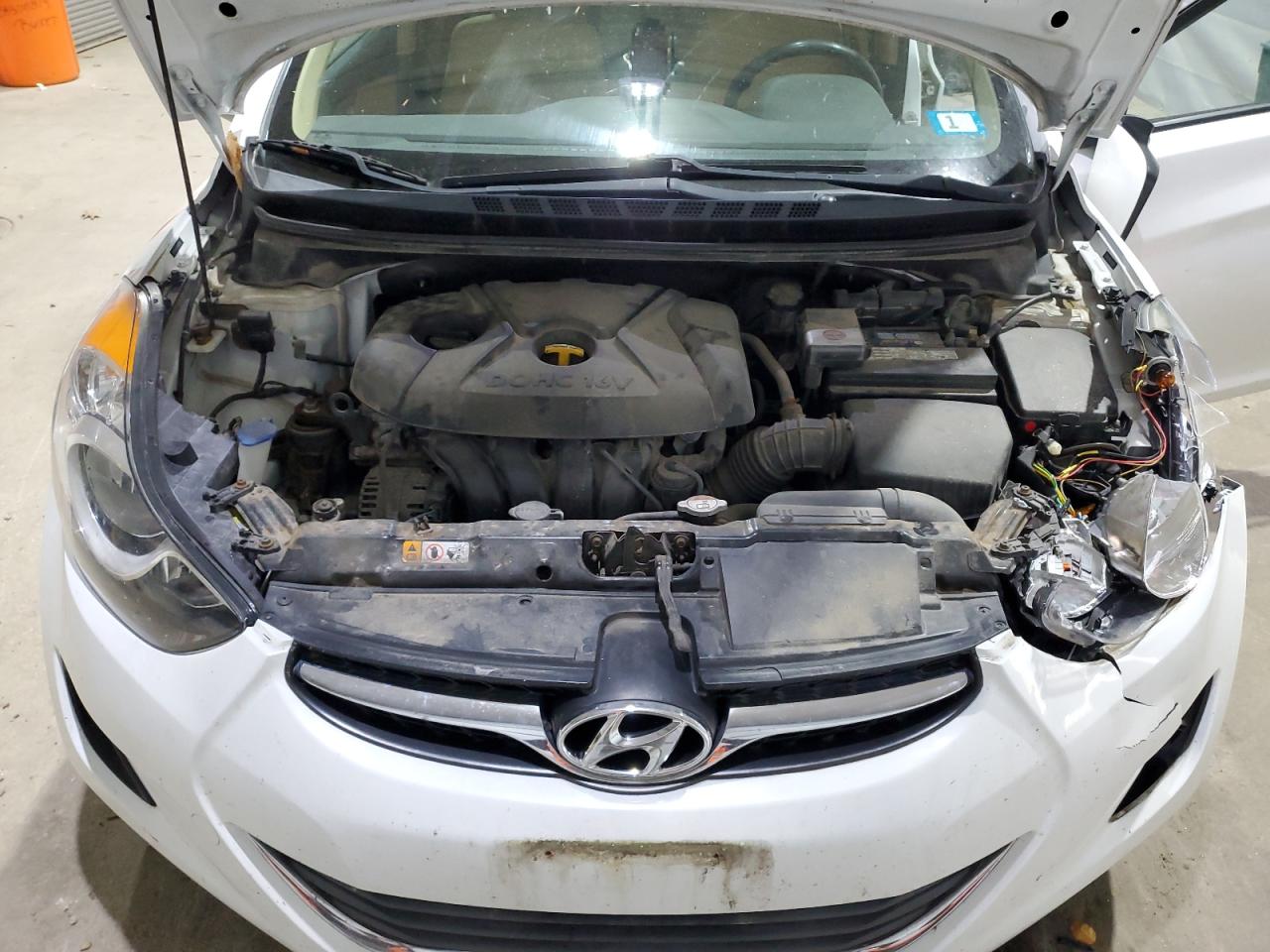 Hyundai ELANTRA Gls Image 11