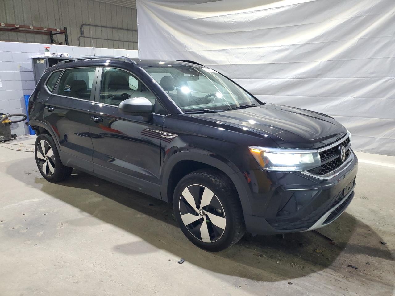 Volkswagen Taos S Image 11