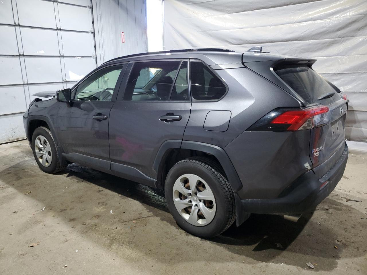 Toyota RAV4 Le Image 8