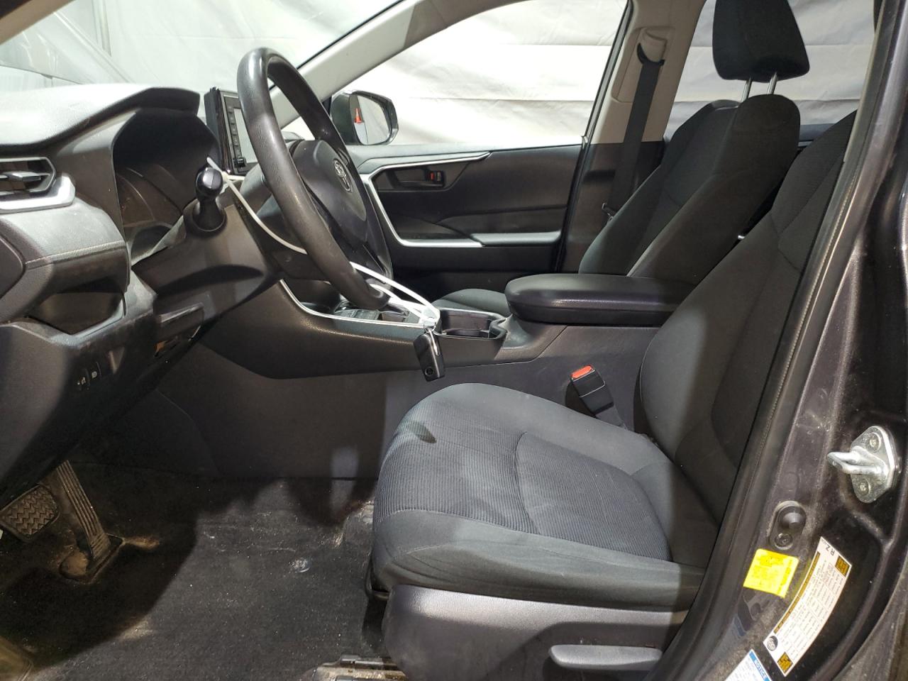 Toyota RAV4 Le Image 9